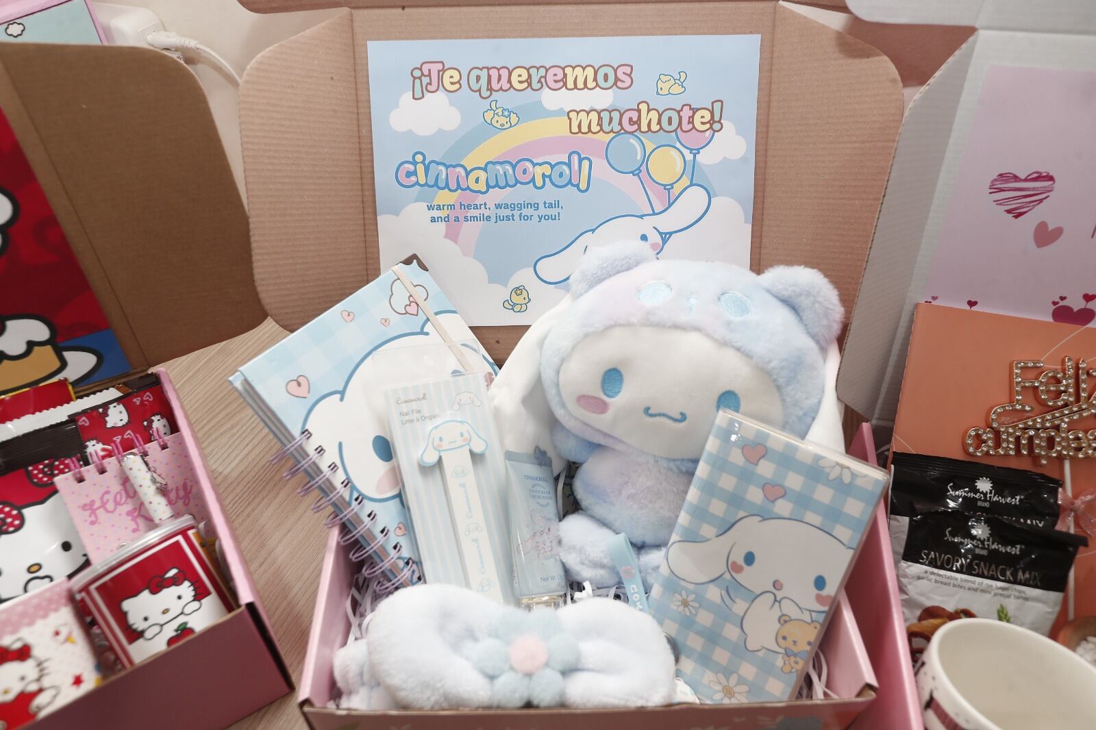 Mary Carmen se encarga de cada detalle, desde las etiquetas hasta las cajitas. Foto: Jesús Saucedo.