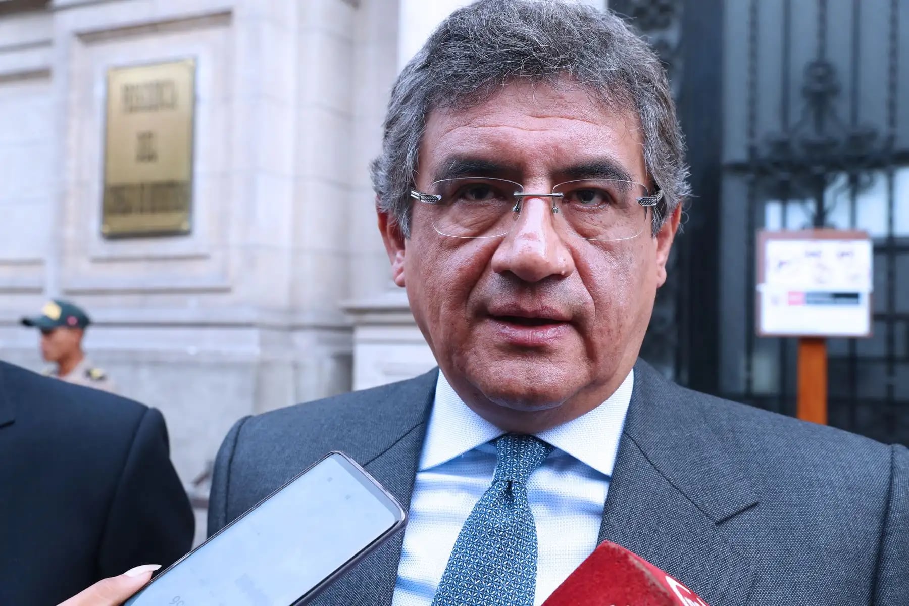 El exministro y excongresista, Juan Sheput, advierte que se podría indultar a Pedro Castillo en medio de la segunda vuelta, o quizás después.