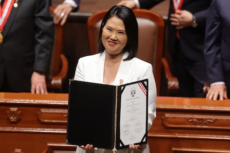 ¡Keiko recibió sus credenciales y lanzó mensaje de reconciliación! Promete gobernar para todos y apuesta ...
