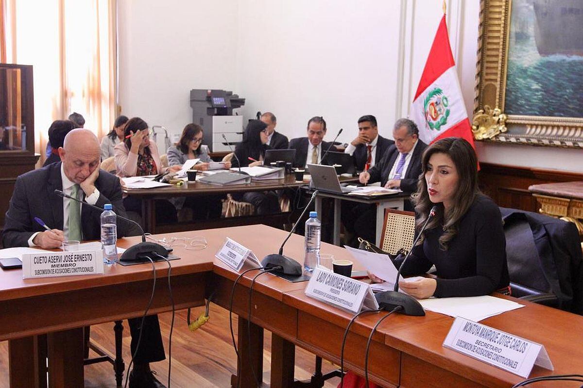 José Cueto y Lady Camones, entre otros legisladores, defienden el haber recibido un bono de casi S/ 10 mil. (Foto: Congreso)