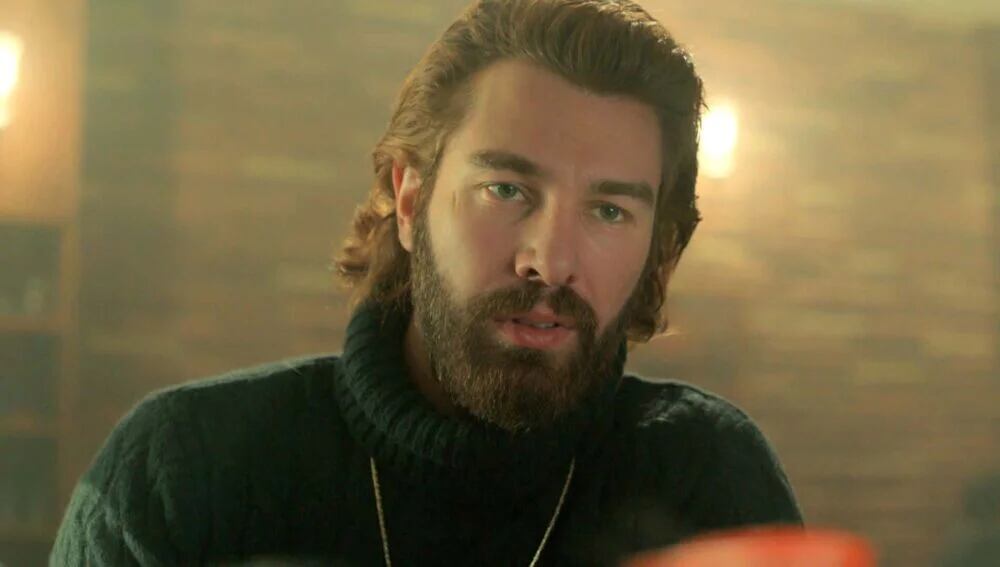 El joven reconoce que está muy atraído por Müjgan (Foto: Tims & B Productions)