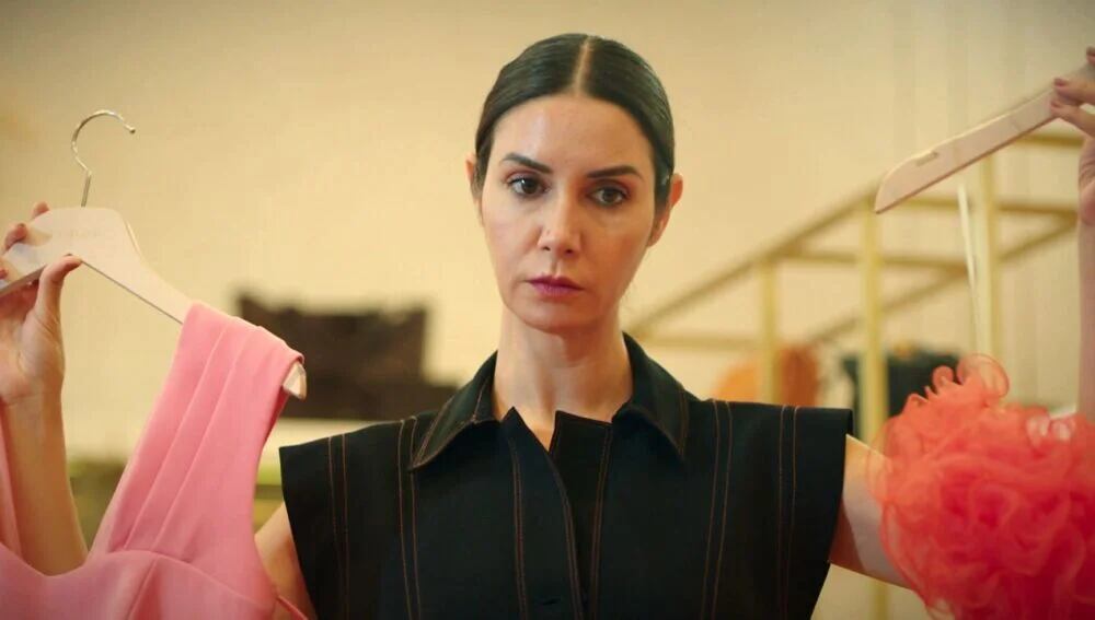 Ahu Yağtu como Suzan Manyasli en la telenovela "Hermanos" (Foto: NG Medya)