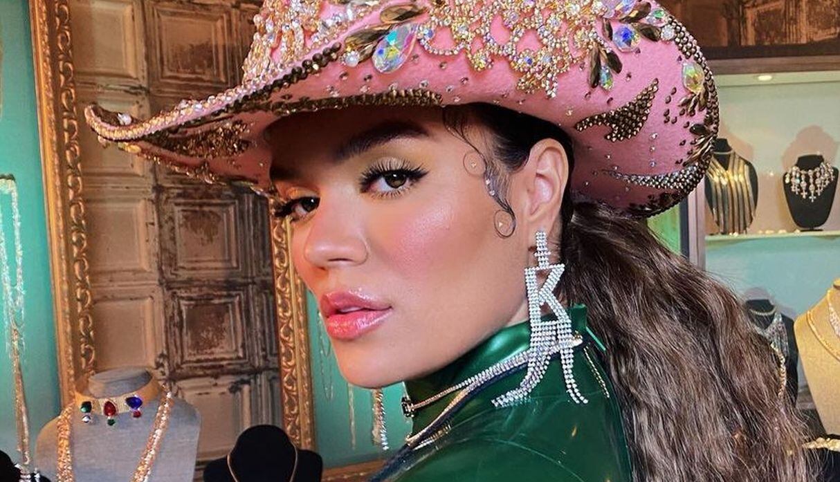 Karol G se hizo un tatuaje en honor a Selena Qintanilla. (Foto: @karolg)