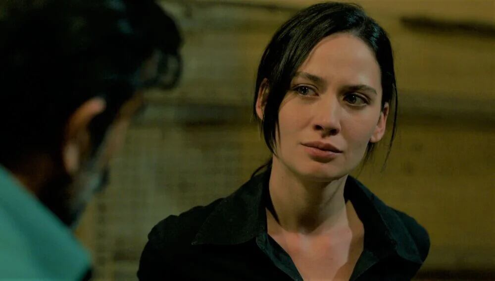 Betül se arrepiente de todo lo que le hizo a Abdülkadir en "Tierra amarga" (Foto: Tims & B Productions)