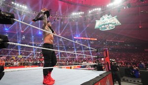 Roman Reigns retuvo el título el Título Universal Indiscutible en WWE Royal Rumble 2024