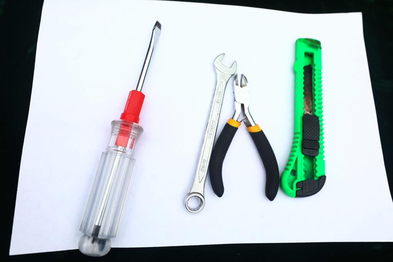 Herramientas que el delincuente utilizó para violentar la puerta de la casa a la que entró a robar. | Foto: Gonzalo Córdova