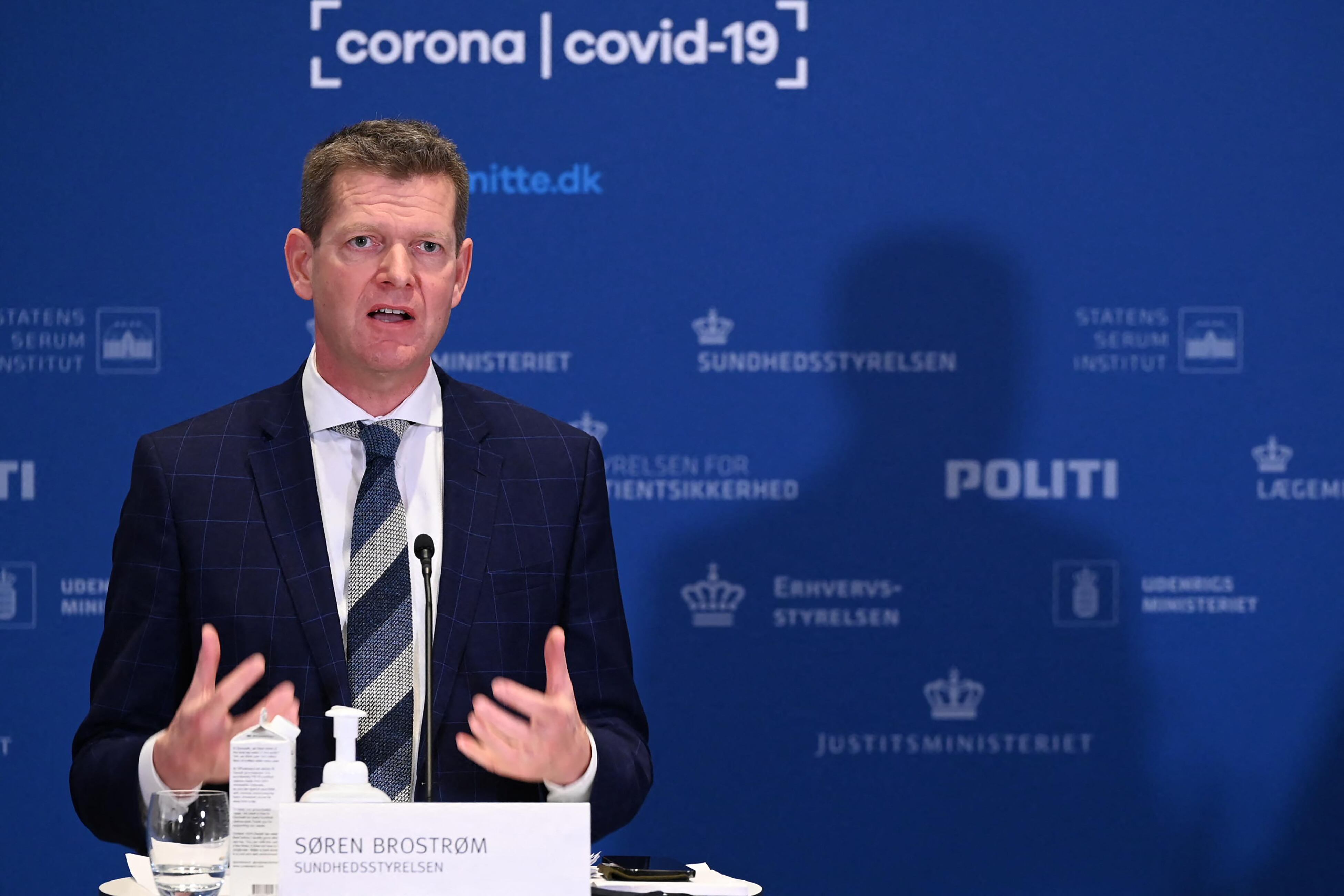 Soren Brostrom, director de Salud de Dinamarca, explicó causas por la que no se usará vacuna de AstraZeneca. (Foto: Philip Davali / Ritzau Scanpix / AFP)