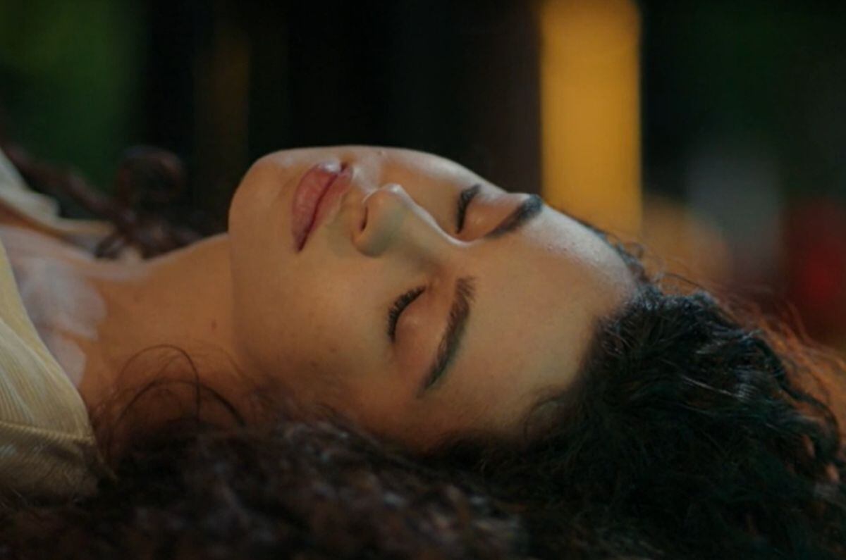 Asiye quedó inconsciente tras caerse y golpearse la cabeza (Foto: NG Medya)