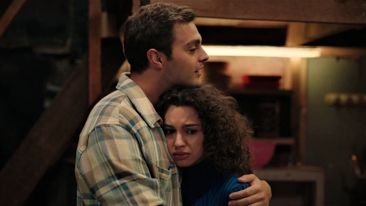 Asiye es interpretado por Su Burcu Yazgi Coşkun; mientras que Ömer, por Yiğit Koçak (Foto: NG Medya)