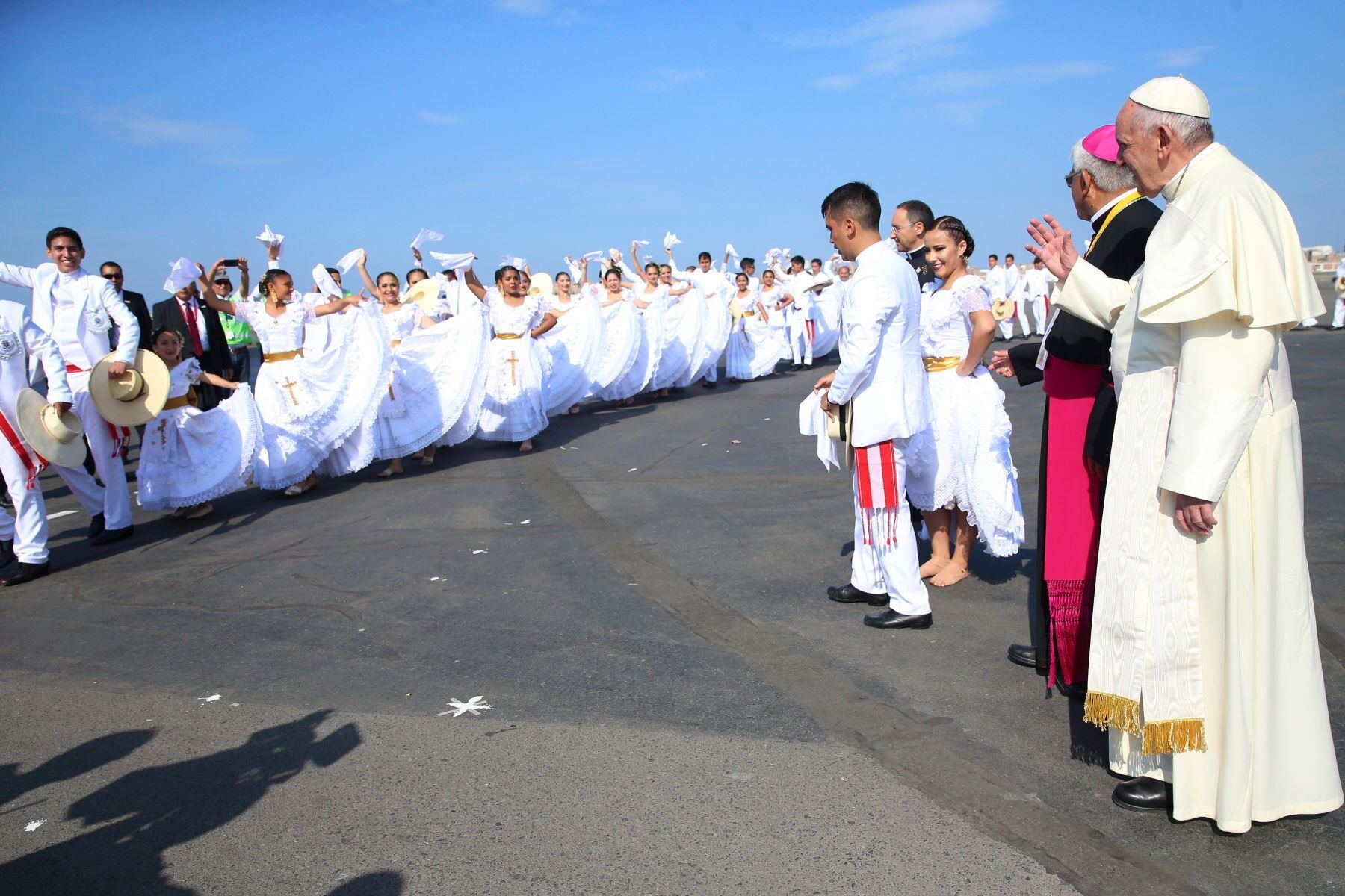 En su visita al Perú en 2018, el papa Francisco destacó la solidaridad y hermandad demostrada por los pobladores del norte peruano ante los efectos devastadores causados por El Niño costero. (Foto: Andina)