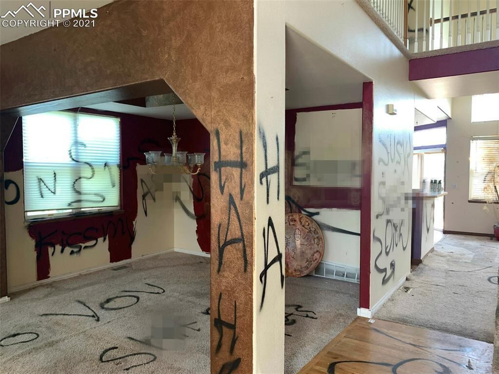 Muchas de estas pintas son insultos o cosas obscenas (Foto: Redfin)