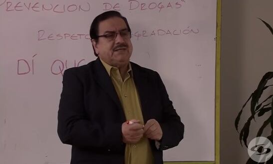 Sigifredo Vega dio vida a 'Don Filemón', el vecino de los hermanos Reyes, en “Pasión de gavilanes” (Foto: 'La Red' de Caracol/ YouTube)