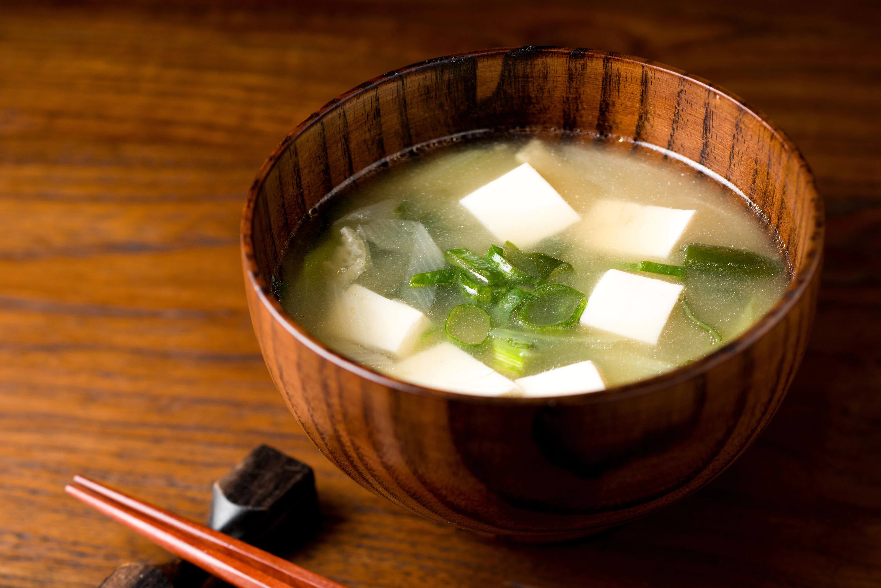 La sopa de miso es uno de los platos principales de la gastronomía de Japón (Foto: Getty Images)