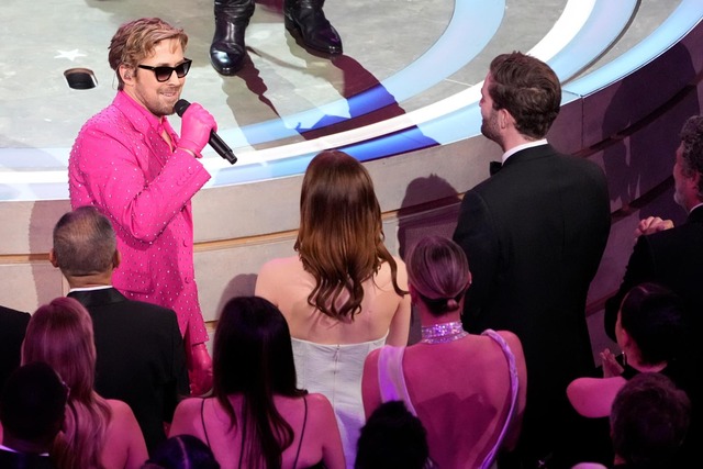 Ryan Gosling protagonizó uno de los momentos más comentados del Oscar 2024 al cantar en vivo "I'm Just Ken", el tema principal de su personaje en la película "Barbie".