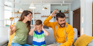 No necesitan amarse para tratarse con respeto, sobre todo si hay hijos de por medio. Nadie les pide que sean amigos, pero sí que mantengan un trato cordial por el bienestar de los chicos. Foto: Istock