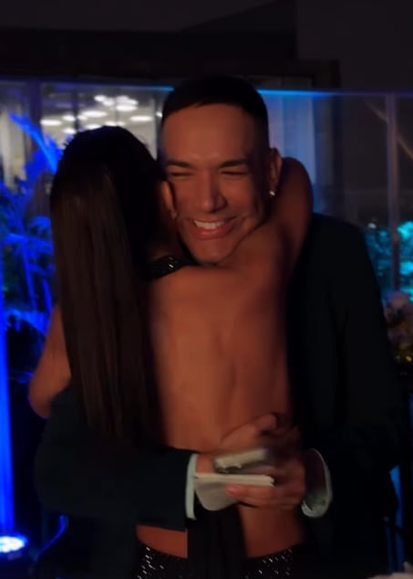 Exconductora se luce junto a Peter Fajardo.