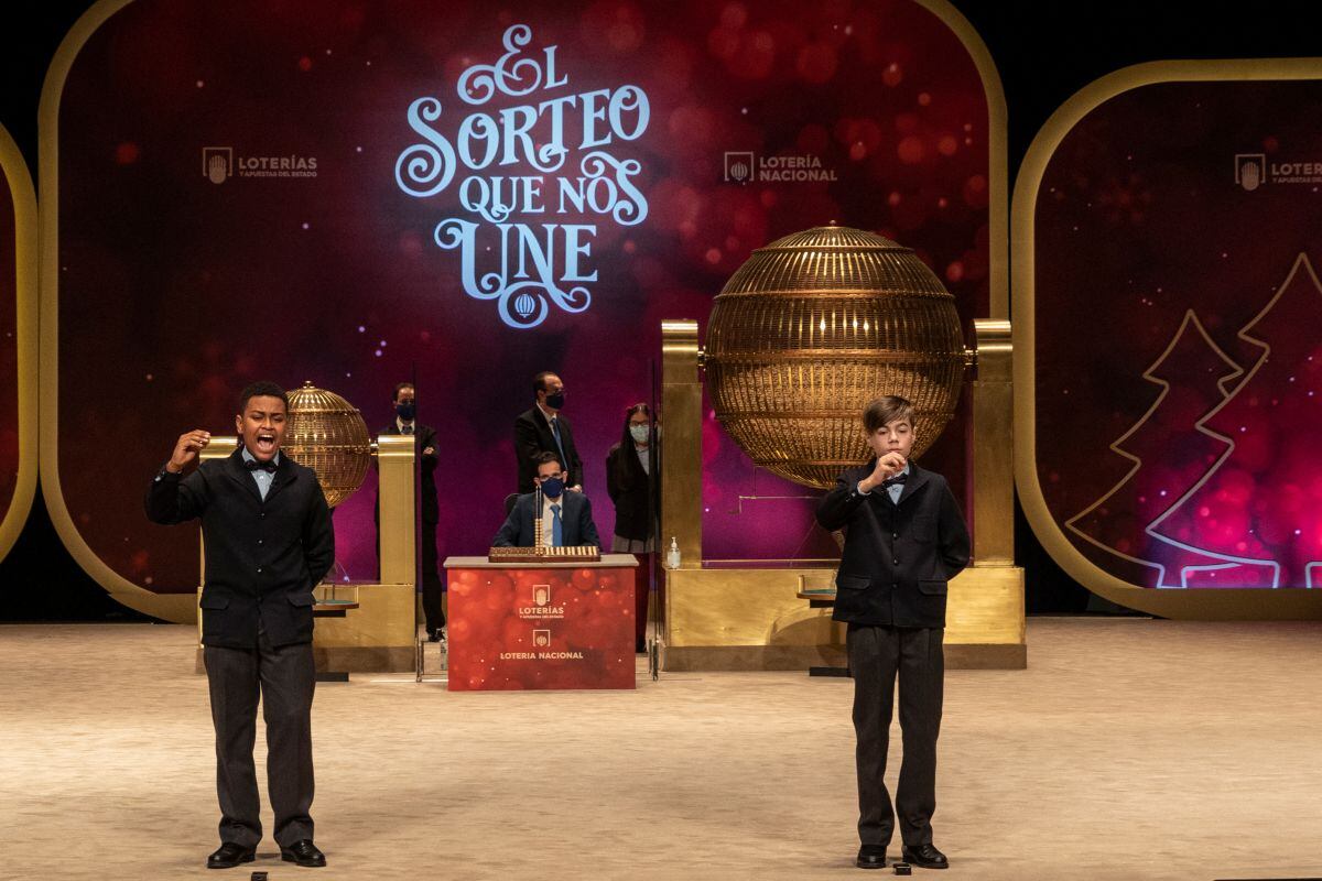Los niños de San Ildefonso ya están listos para sacar el número ganador de "El Gordo" (Foto: AFP)