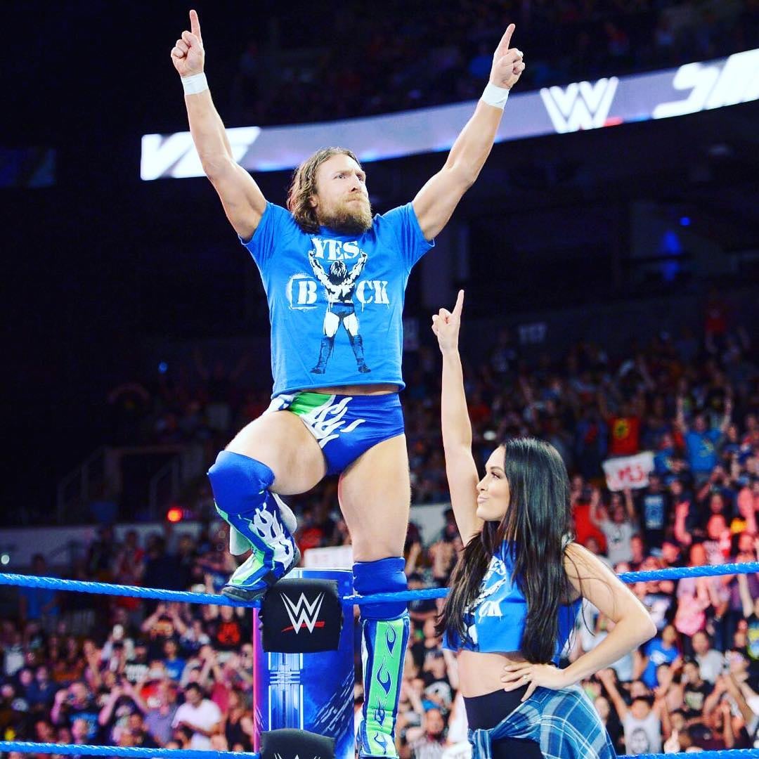 Bryan Danielson se encuentra casado con la exluchadora Brie Bella. (WWE)