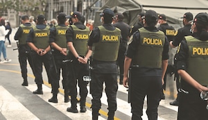 Boten a policías rateros
