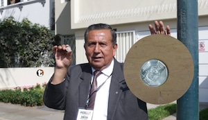 ¡CARA O SELLO PARA PALACIO! Antonio Ortiz fue elegido candidato presidencial de Salvemos al Perú tras sorteo con moneda