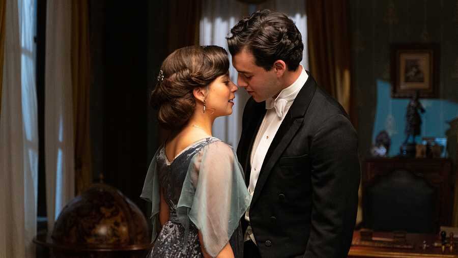 Martina y Curro se dan su primer beso en "La promesa" (Foto: RTVE)