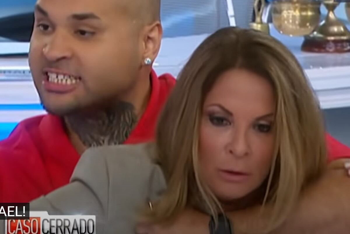 Un litigante tomó de rehén a Ana María Polo en el programa "Caso Cerrado" (Foto: captura de pantalla)