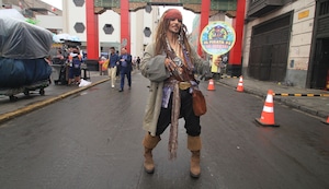 Jack Sparrow invade el Mercado Central con la nueva promo millonaria de Trome