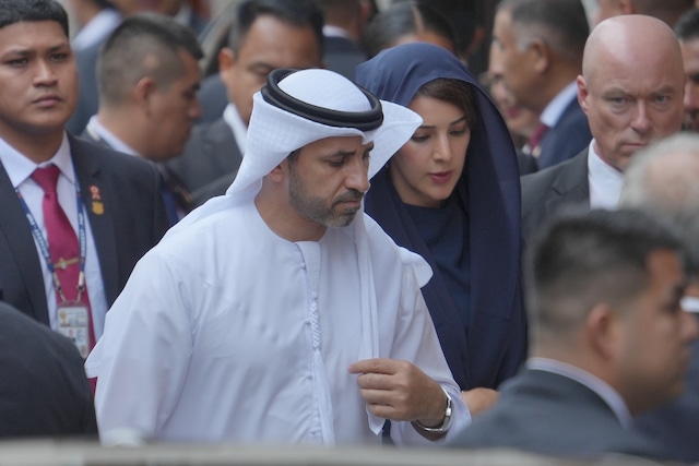 El presidente de los Emiratos Árabes Unidos, Mohamed bin Zayed Al Nahayan, llega para los actos oficiales de la transmisión de mando e investidura de la presidenta electa de Perú, Keiko Fujimori, este martes, en Lima (Perú). Foto: EFE/ John Reyes Mejia