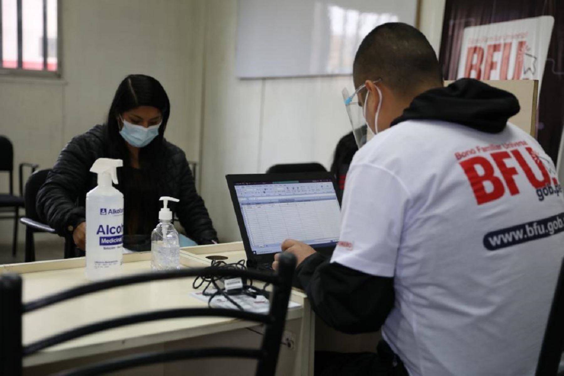 El Gobierno del Perú continúa entregando el Segundo Bono Familiar Universal en todo el país (Foto: Andina)