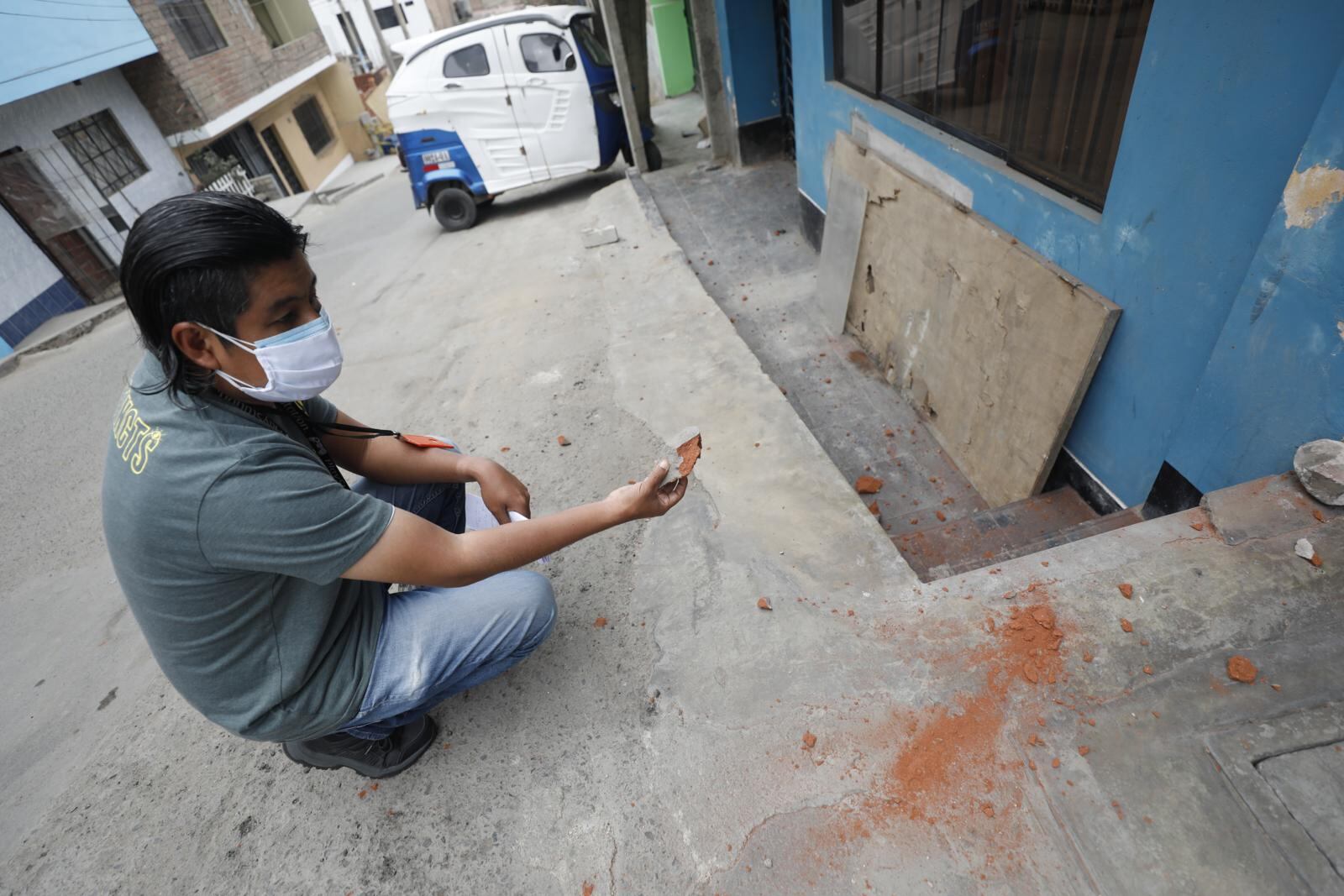 Vecinos lanzaron ladrillos al delincuente tras el intento de robo. | Foto: Diana Marcelo