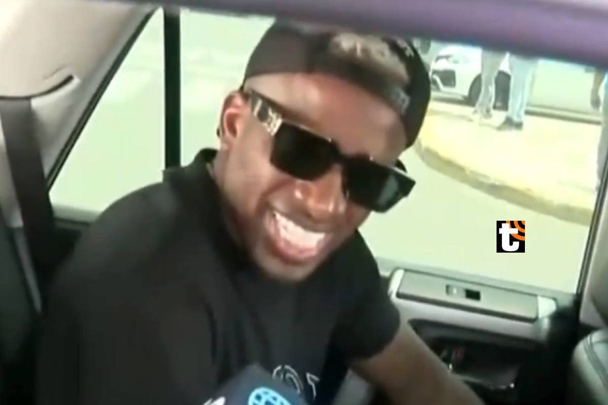 Jefferson Farfán jugó una broma a la prensa a su llegada a Trujillo, en donde se reencontrará con Paolo Guerrero.