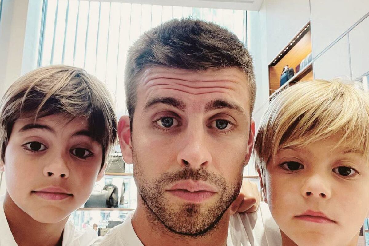 Gerard Piqué junto a sus dos hijos, Milan y Sasha (Foto: Gerard Piqué / Instagram)