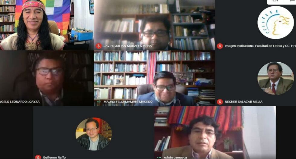 Representación del pago a la tierra en la huaca de la Universidad Nacional Mayor de San Marcos, previo a sustentación de tesis. (Trome)