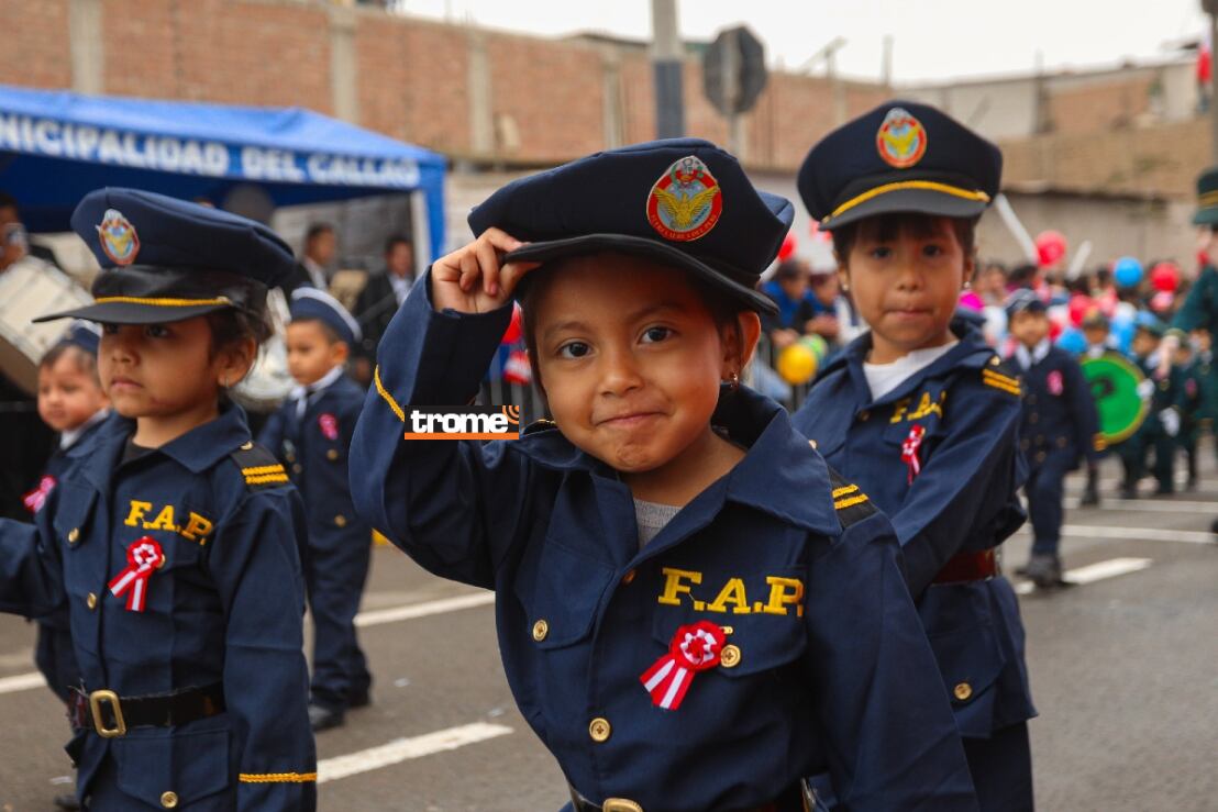 Fiestas Patrias: Desfile organizado por el distrito de Ventanilla tuvo participación de muchos niños y fueron admirados por el público. (Isabel Medina / Trome).