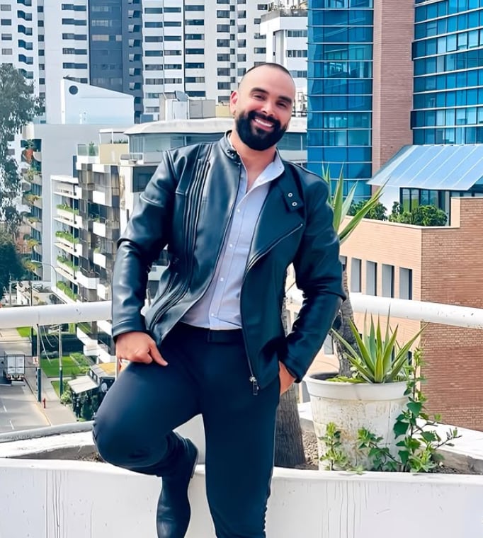 Elías Brito se presenta como @elias12brito en redes sociales.