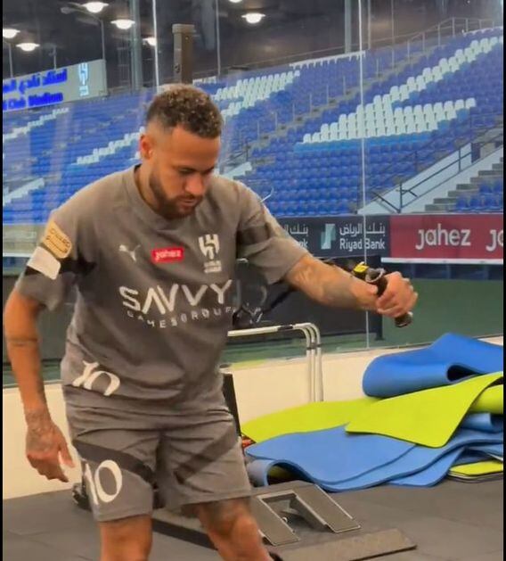 Neymar se entrena diferenciado en el Al-Hilal y será baja en el 'Scratch'