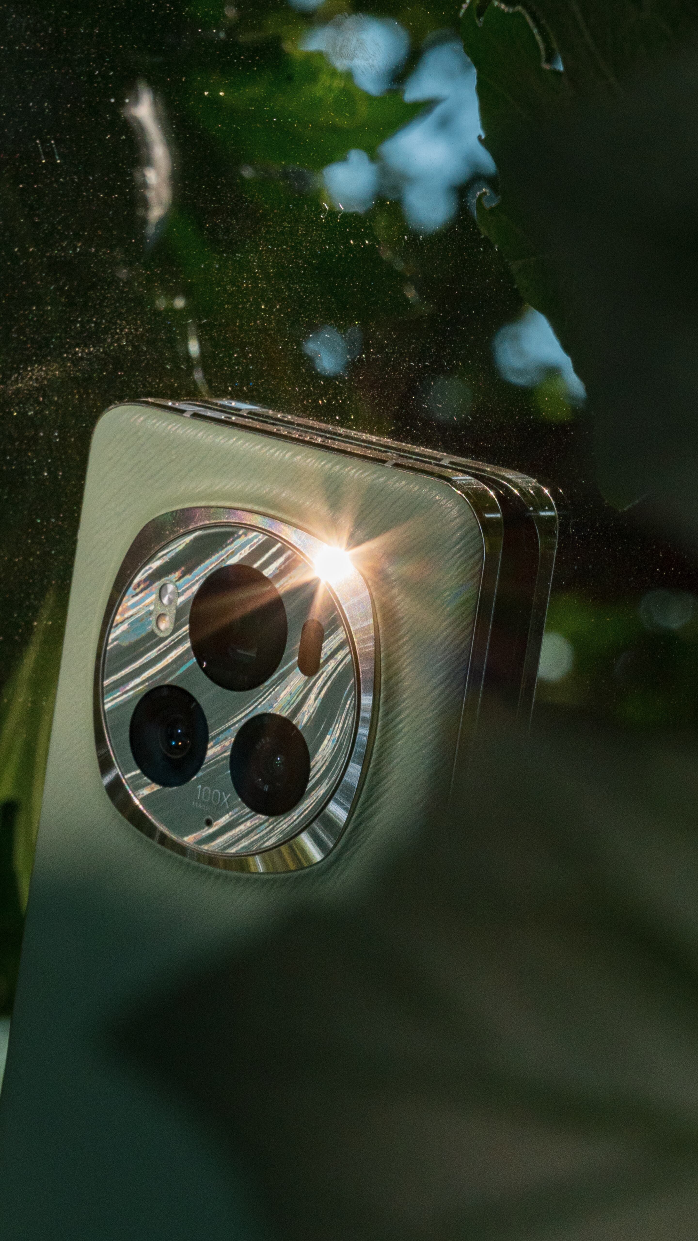 Con tan sólo 229g, este smartphone es más ligero que algunas barras de chocolate.