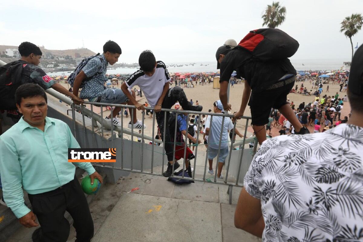 Entre las acciones negativas del 'playazo' en Agua Dulce de la Costa Verde estuvo que varios no respetaron rejas ni tranqueras colocadas para el ingreso con orden. (Foto: Julio Reaño / Trome).