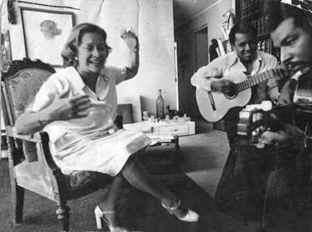 Chabuca Granda acompañada por los guitarristas Félix Casaverde y
Rufino Ortiz
Foto: Carlos "Chino: Domínguez