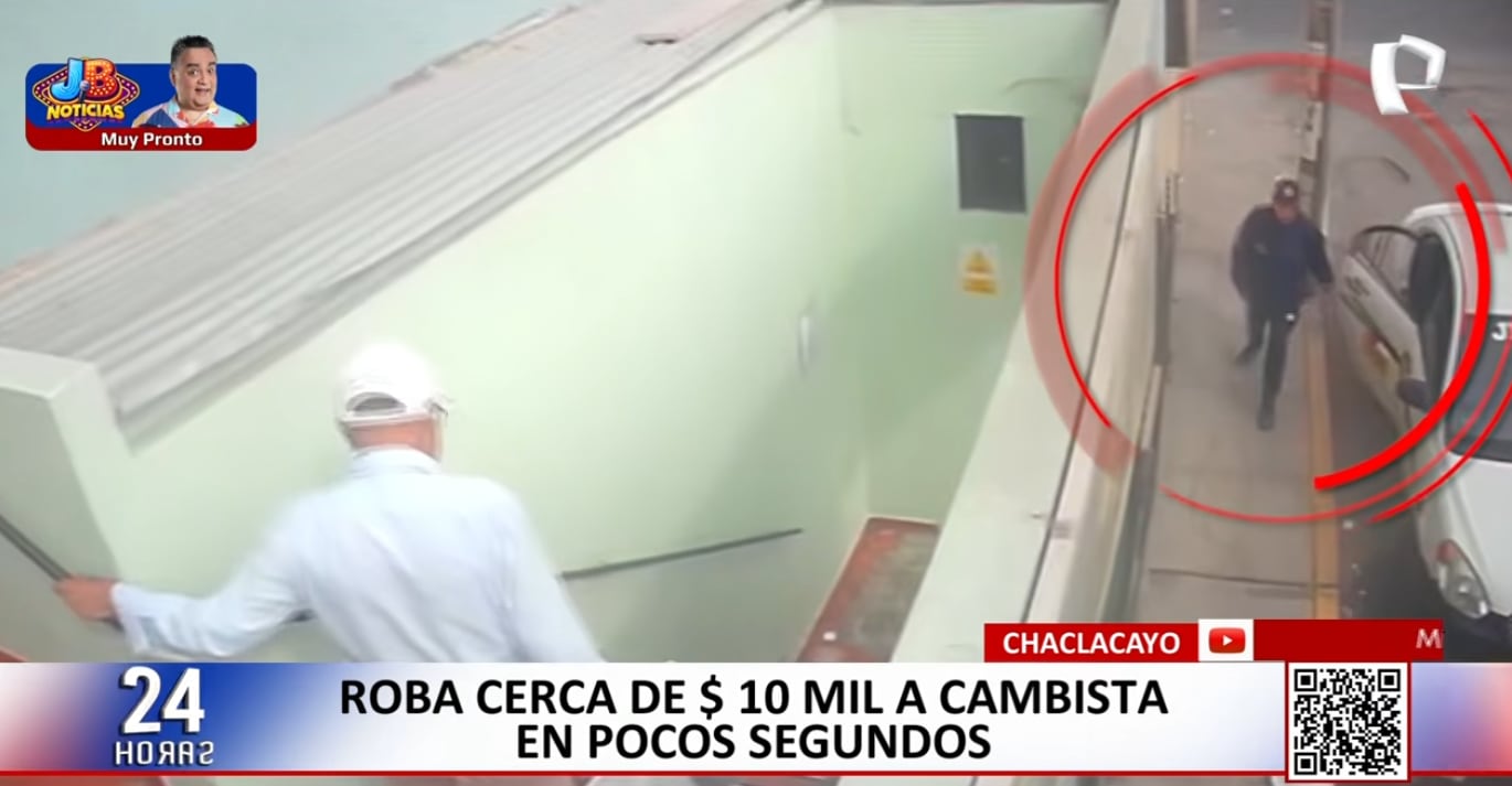 Delincuente ingresando a restaurante para asaltar a cambista que bajaba las escaleras. Se llevó 10 mil dólares.