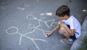 ¿Cómo impacta emocionalmente la ausencia paterna en los hijos? Una psicóloga lo explica