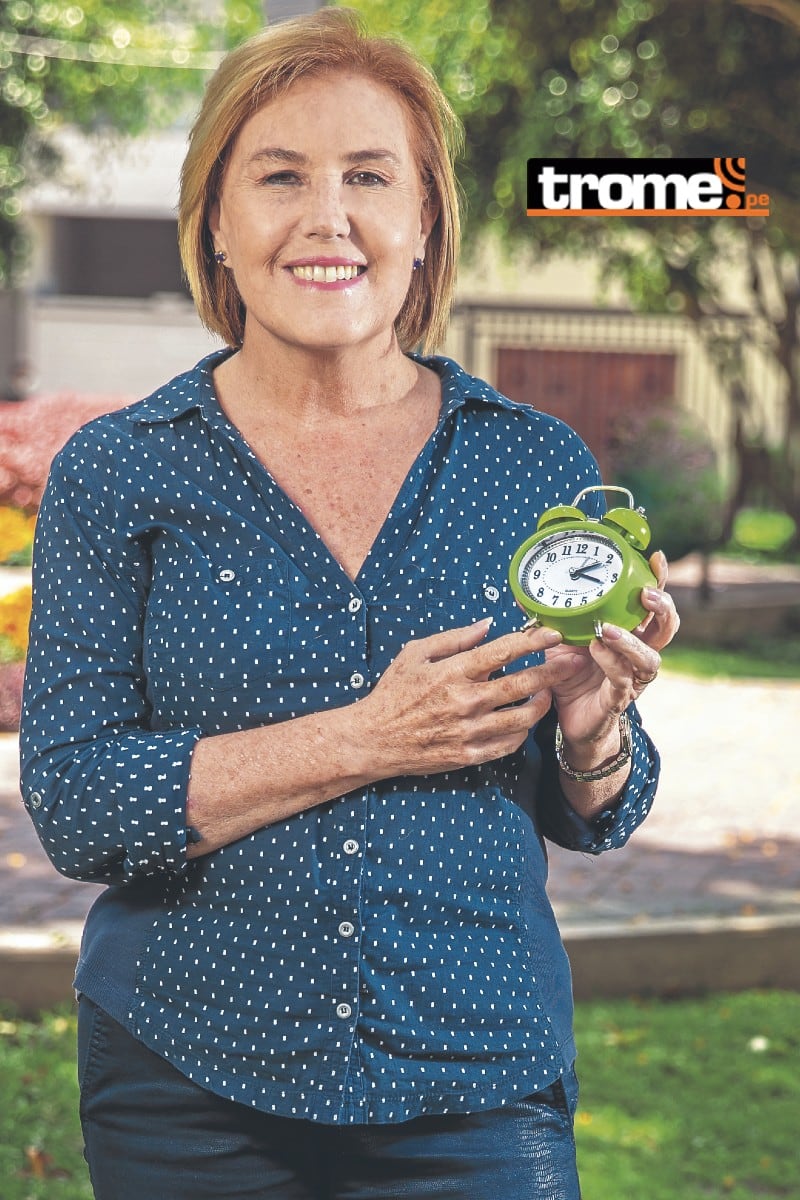 Al lado de su cama, Mónica Delta tiene diez libros distintos, que va ‘picando’ de acuerdo a su estado de ánimo. (Fotos: Allengino Quintana)