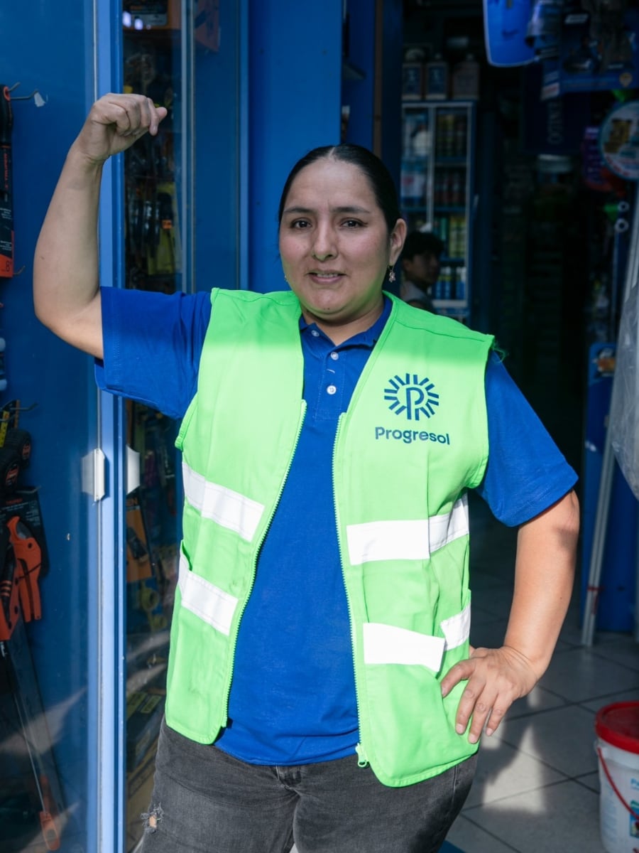 Roxana nos cuenta la historia de su ferretería y cómo ha logrado posicionarse en el negocio, con ayuda de Progresol. Foto: Julio Reaño / Trome.