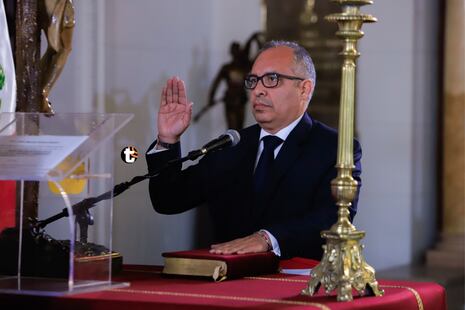 ¡Nuevo ministro con pasado cuestionado! Juan Manuel Cavero fue destituido del MTC por entregar licencia d...