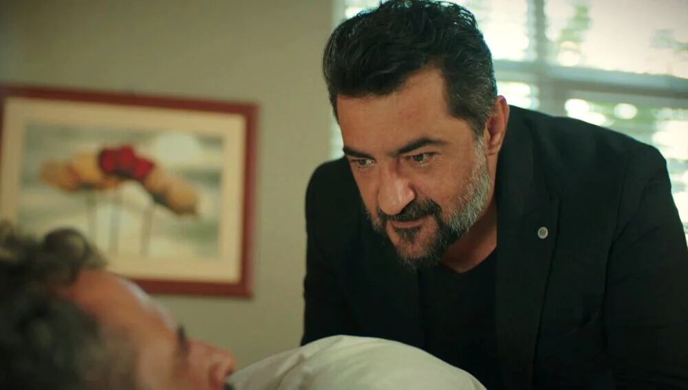 Celil Nalçakan como Akif Atakul en la telenovela "Hermanos" (Foto: NG Medya)