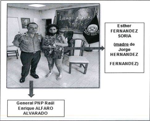 Comandante general se fotografió en diciembre de 2021 con la madre de 'El Español', según investigación fiscal.