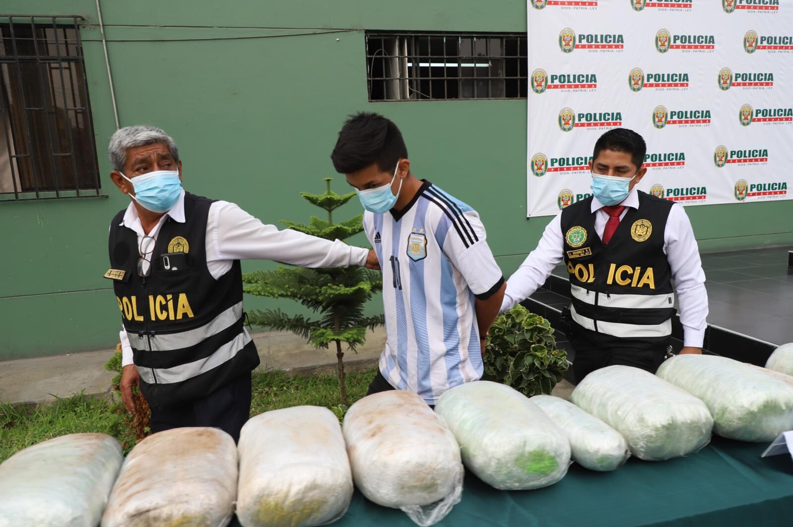 Otro de los detenidos. | Foto: Eduardo Cavero / Trome