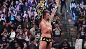 CM Punk vuelve a conquistar el título de Peso Completo en WWE Saturday Night’s Main Event | VIDEO