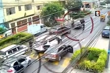 Delincuentes intentan asaltar camioneta, pero víctimas frustran robo y se defienden a balazos en el Callao