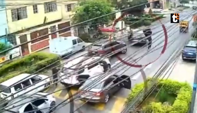 Delincuentes intentan asaltar camioneta, pero víctimas frustran robo en el Callao.